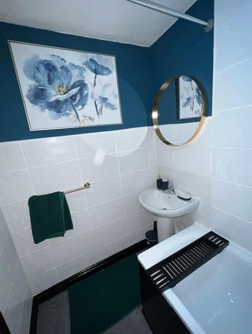 Beautiful House Off-Road Free Parking Farnworth Exterior foto