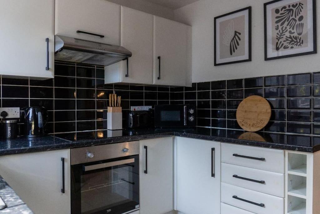Beautiful House Off-Road Free Parking Farnworth Exterior foto